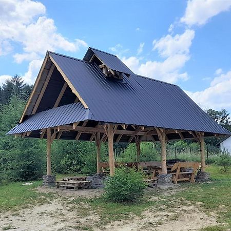 Chochlik Hotel Ustrzyki Dolne Buitenkant foto