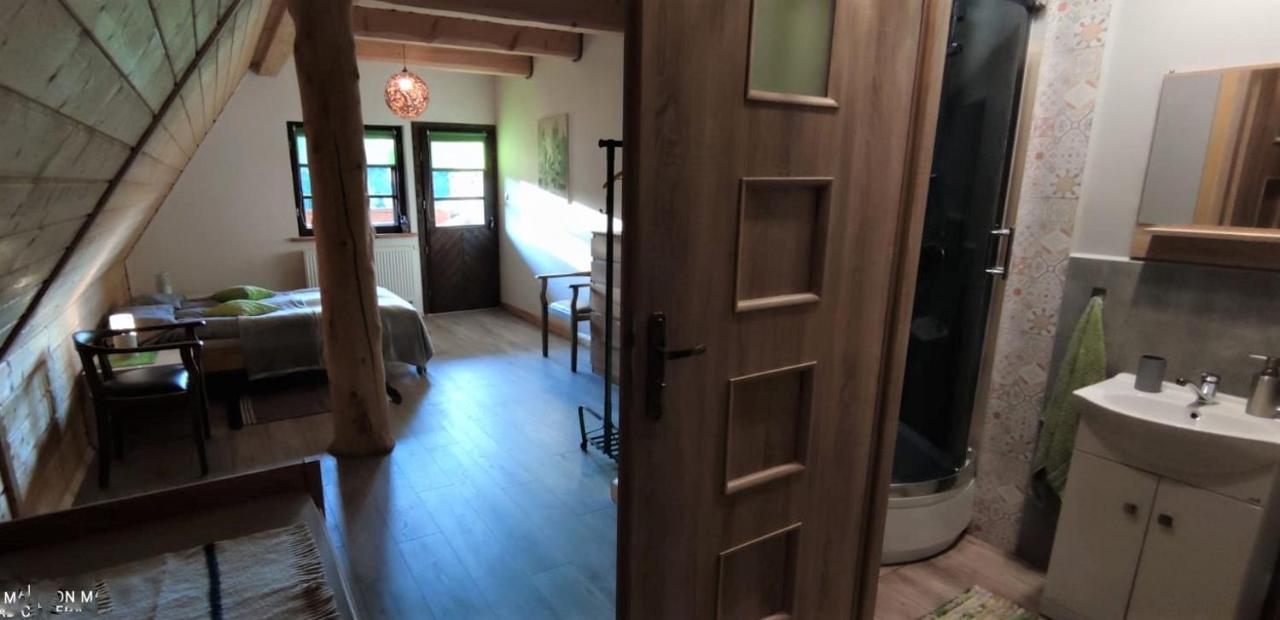 Chochlik Hotel Ustrzyki Dolne Buitenkant foto
