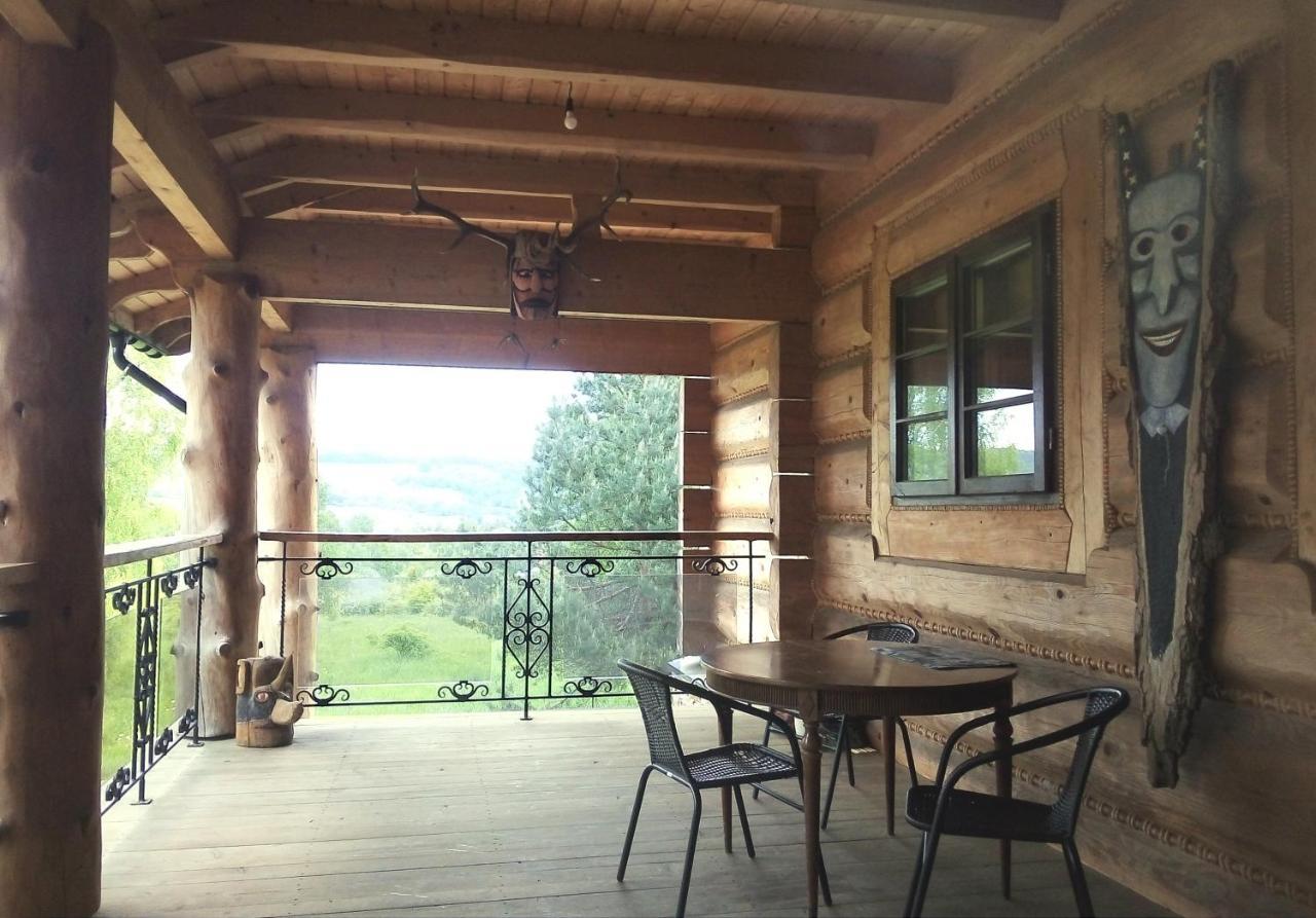 Chochlik Hotel Ustrzyki Dolne Buitenkant foto
