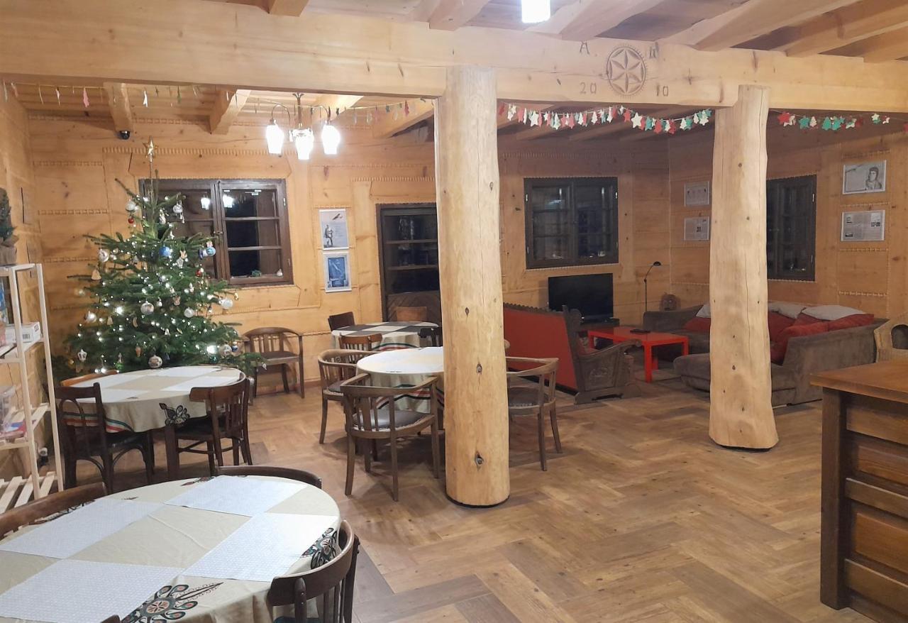 Chochlik Hotel Ustrzyki Dolne Buitenkant foto