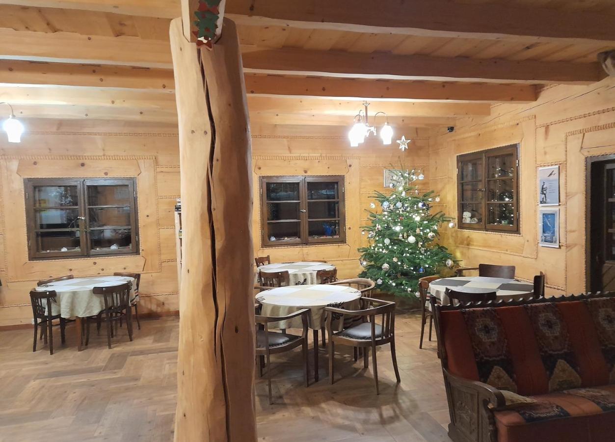 Chochlik Hotel Ustrzyki Dolne Buitenkant foto