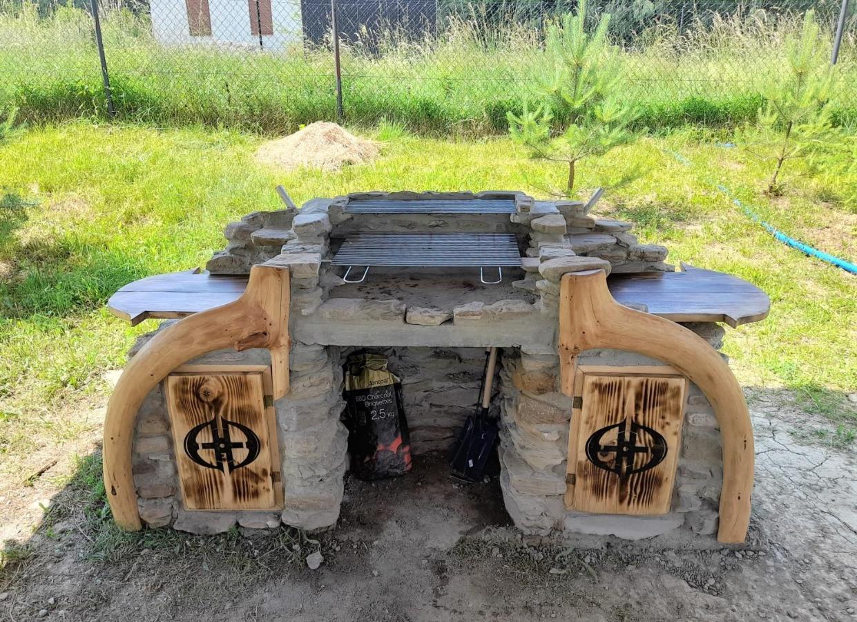 Chochlik Hotel Ustrzyki Dolne Buitenkant foto